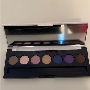 Eye shadow palette